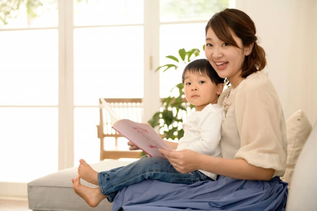 絵本の読み聞かせ